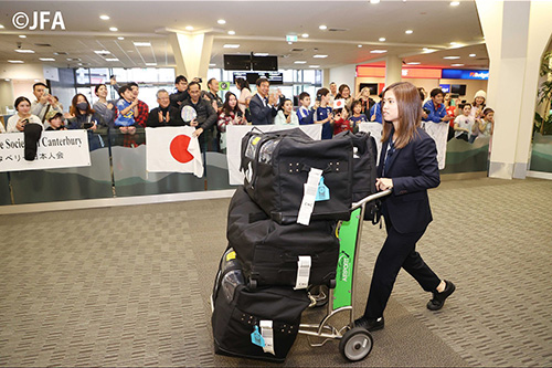 女子サッカー日本代表到着