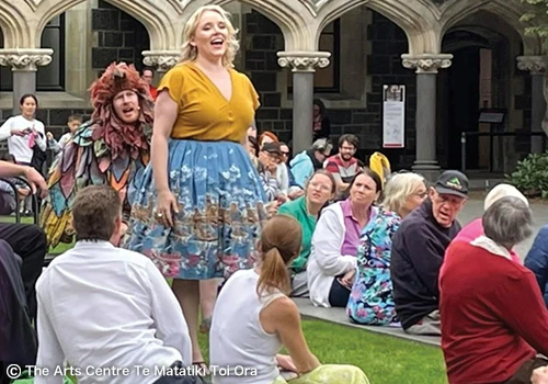 cap-left Toi Toi Opera - Goldie B. Locks and the Three Singing Bears