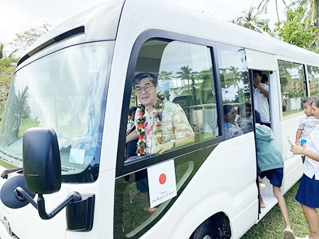 供与したスクールバス試乗の様子