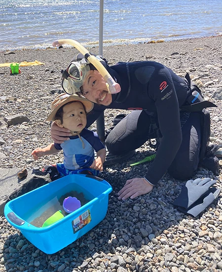 夏場は海でアワビ採り