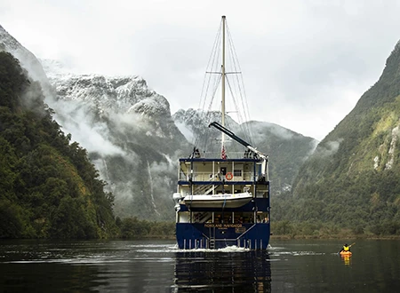 波も少なく、船の揺れもさほど感じません
