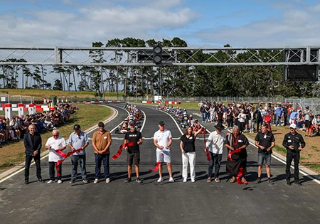 Wiriに最新カート競技施設オープン