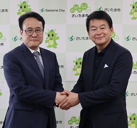さいたま市長との握手