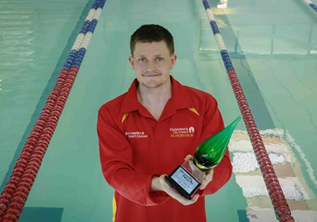 cap-left タイオラQEIIのベン・エイブヤード氏、優秀ライフガード賞を受賞